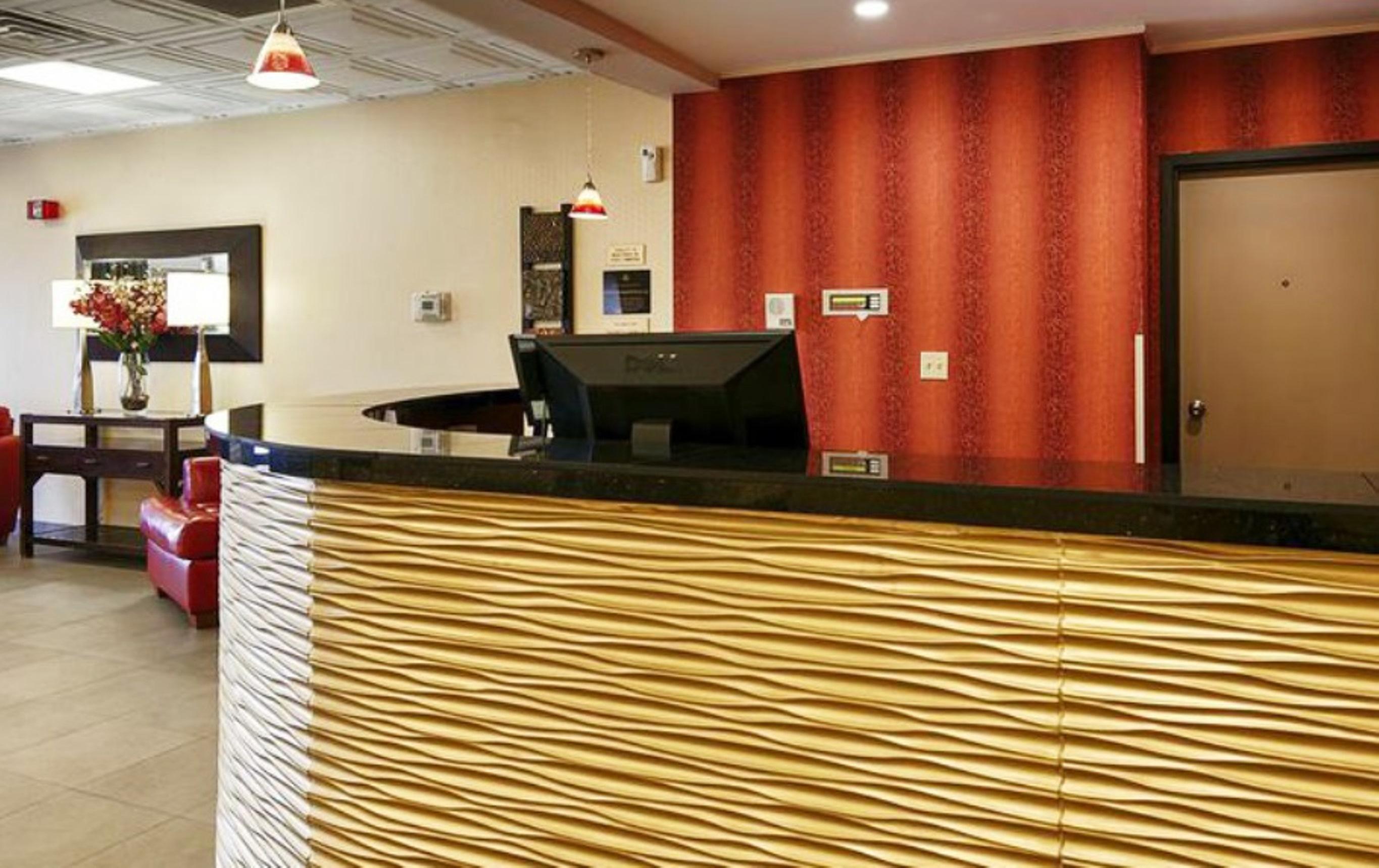 Quality Inn & Suites Charleston - Civic Center מראה חיצוני תמונה