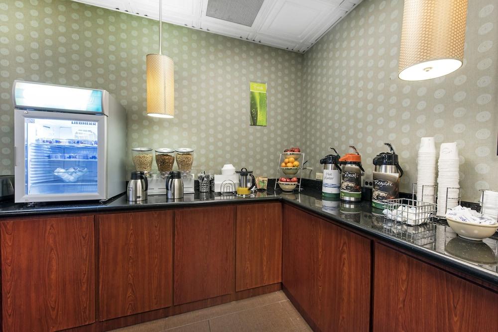 Quality Inn & Suites Charleston - Civic Center מראה חיצוני תמונה