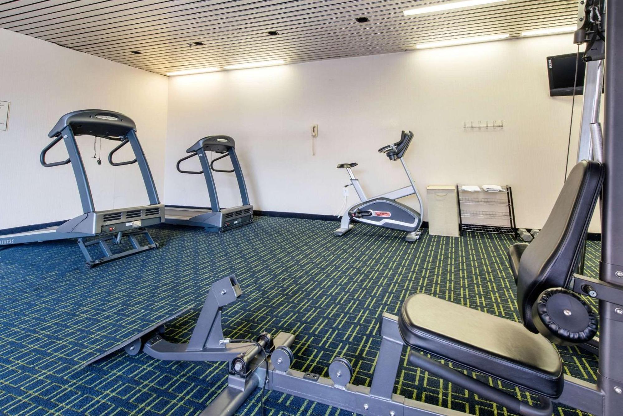 Quality Inn & Suites Charleston - Civic Center מראה חיצוני תמונה