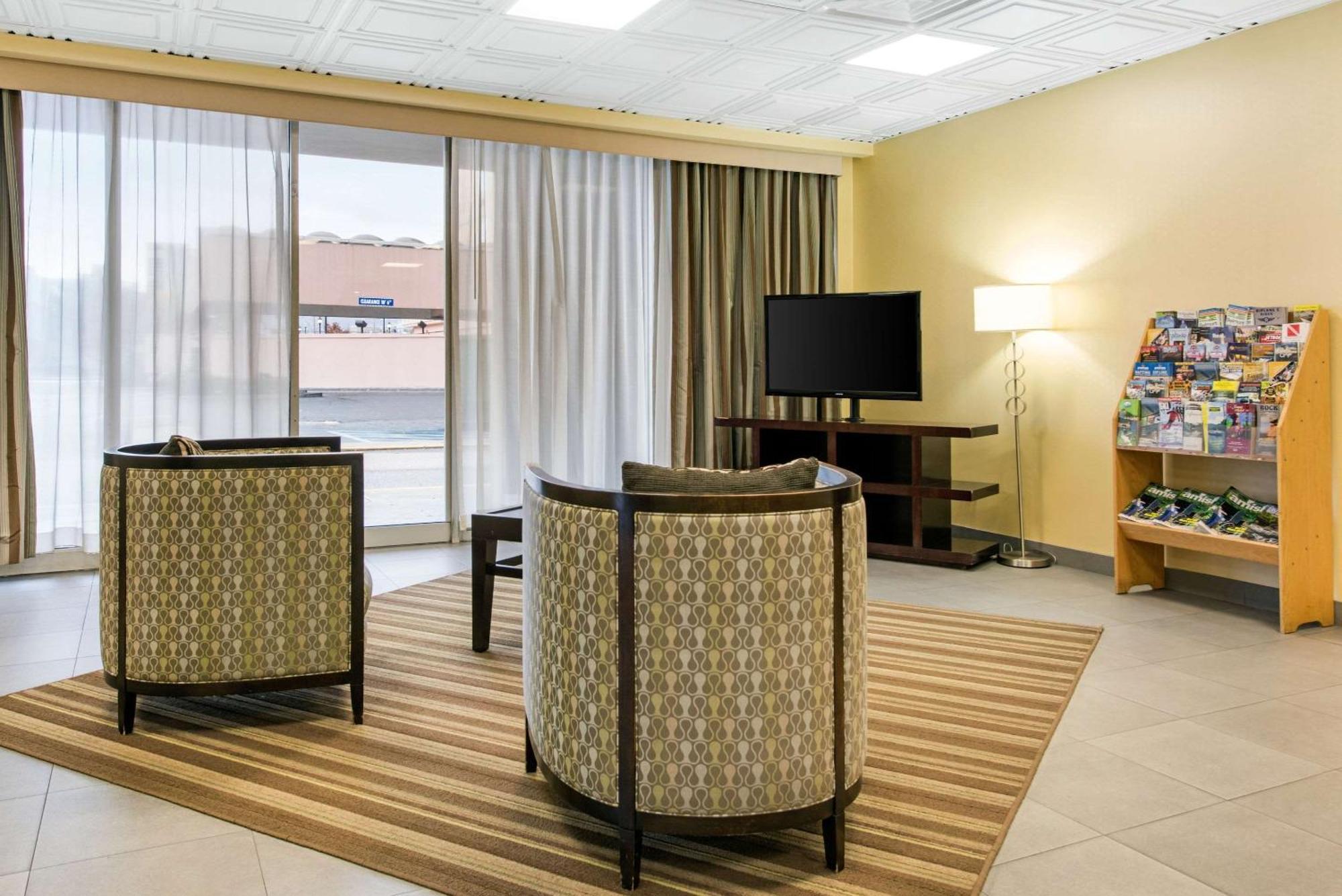 Quality Inn & Suites Charleston - Civic Center מראה חיצוני תמונה