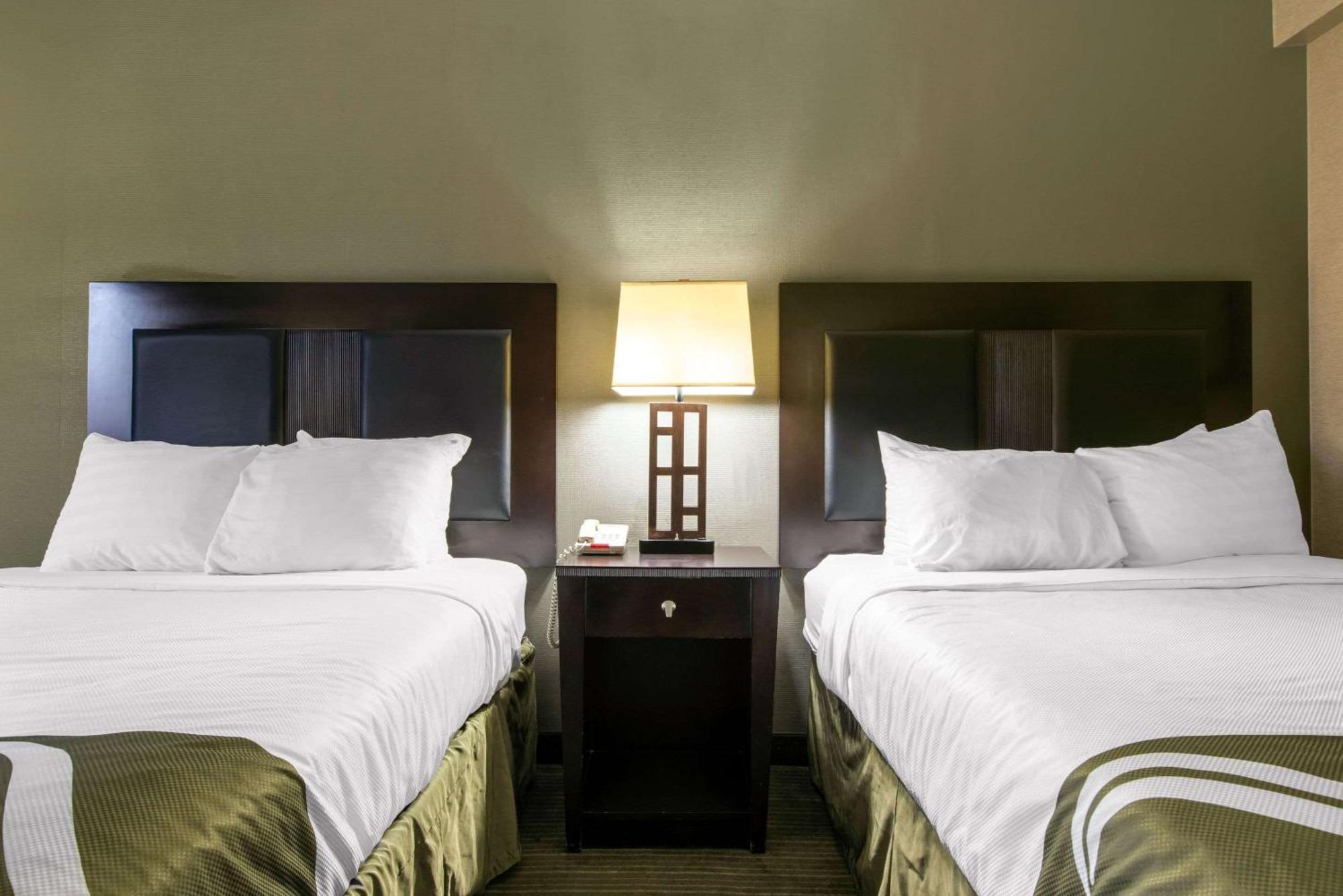 Quality Inn & Suites Charleston - Civic Center מראה חיצוני תמונה