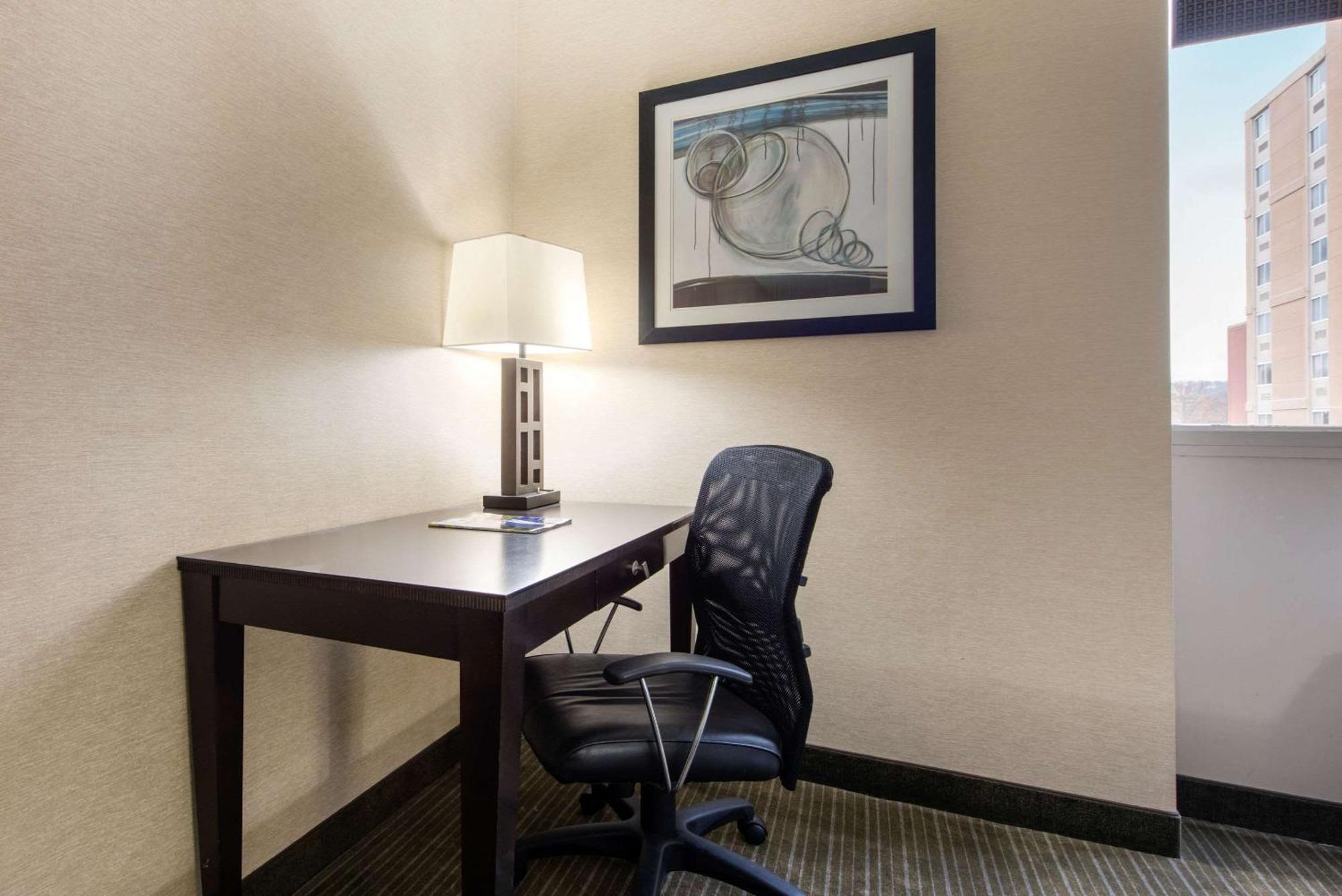 Quality Inn & Suites Charleston - Civic Center מראה חיצוני תמונה