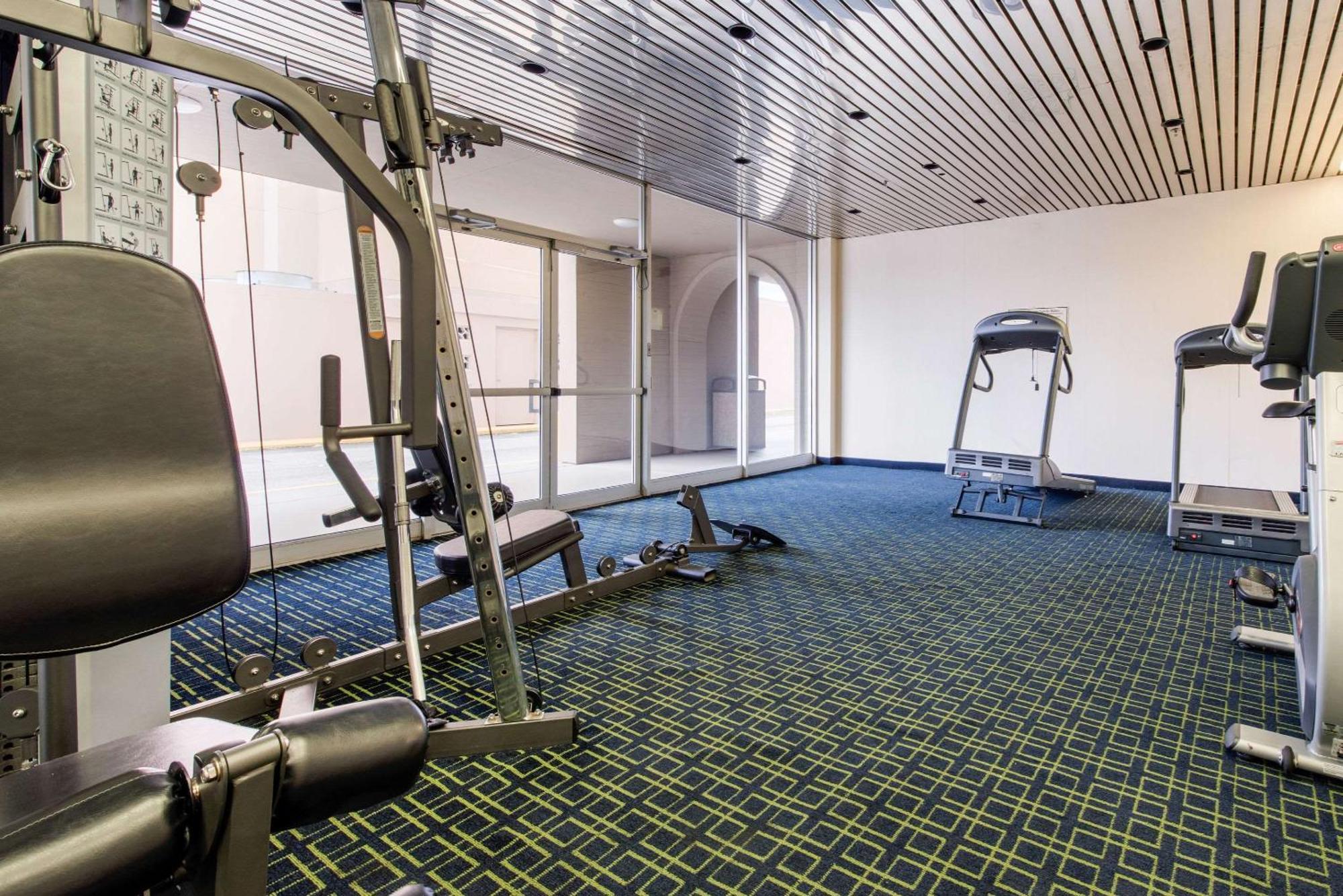Quality Inn & Suites Charleston - Civic Center מראה חיצוני תמונה