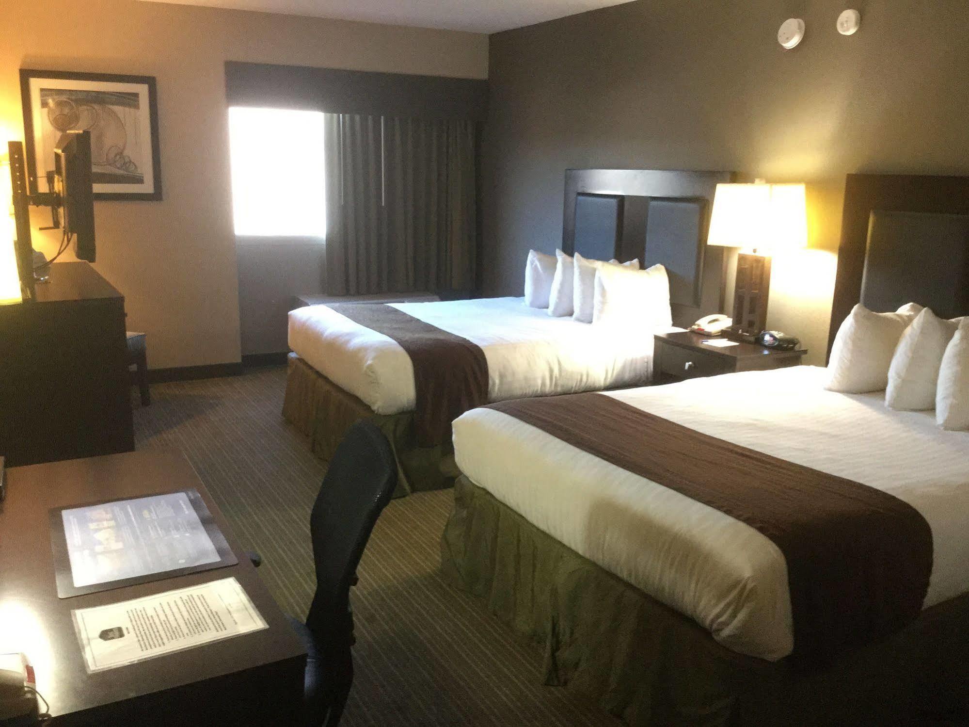 Quality Inn & Suites Charleston - Civic Center מראה חיצוני תמונה